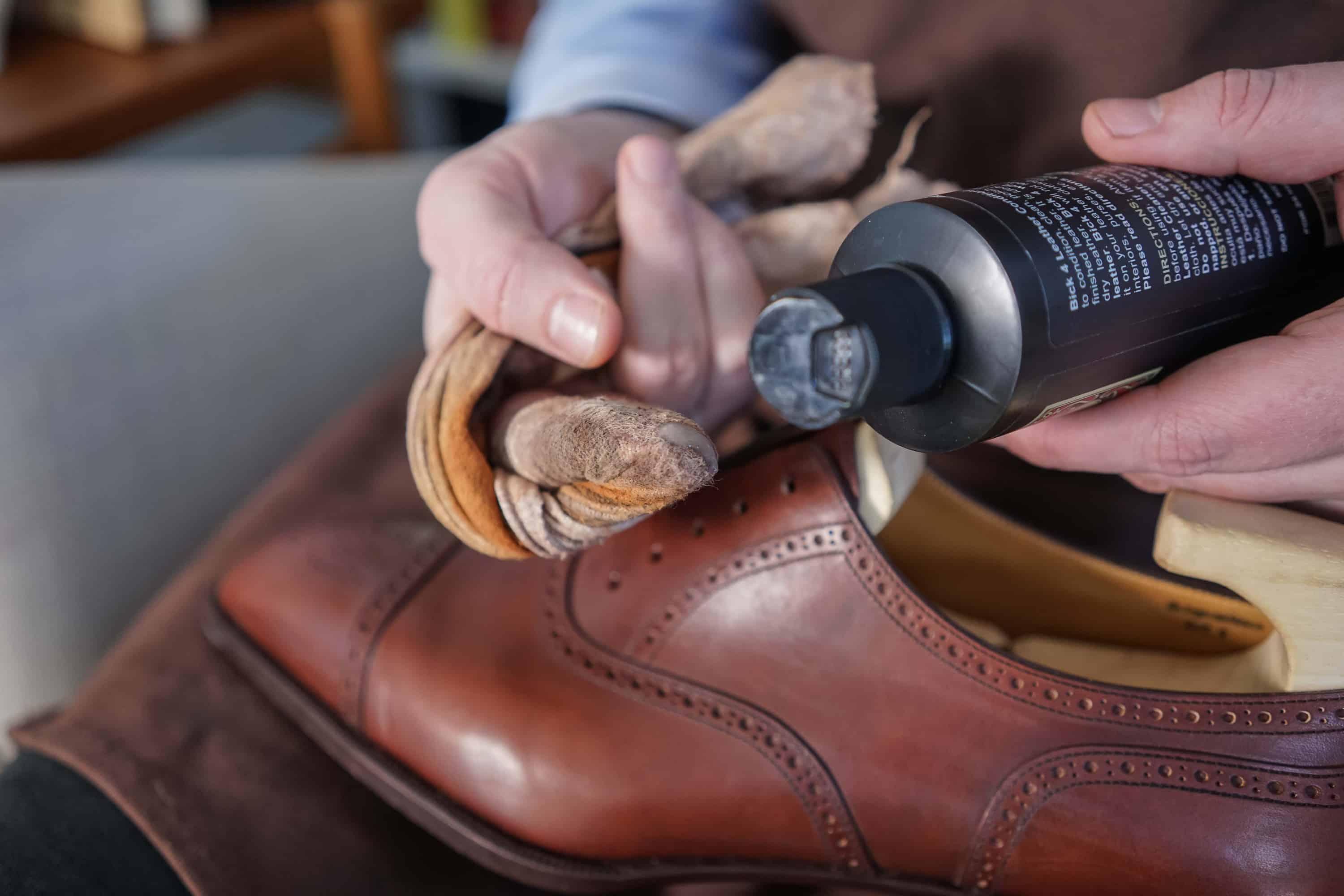 Shoe care and shoe polishing – The complete guide – Shoegazing English